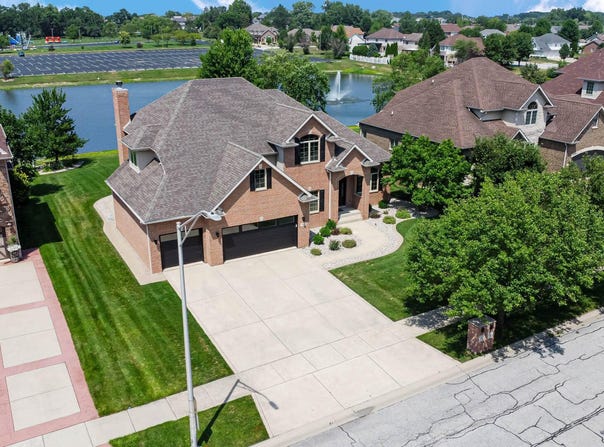 99 Indigo Drive, Dyer, IN 46311