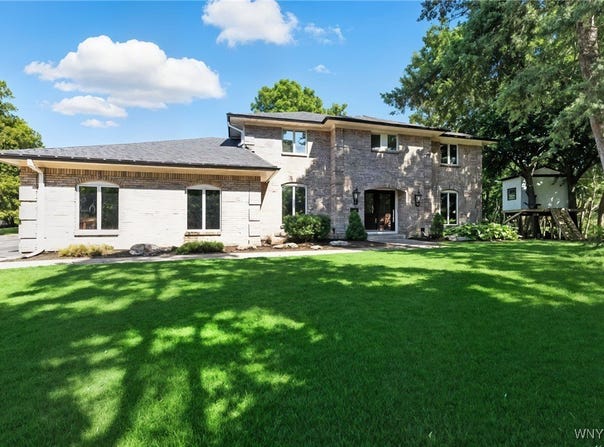 2 Gothic Ledge, Lockport Town, NY 14094