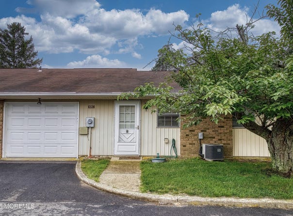 32c Yorkshire Court, Manchester, NJ 08759