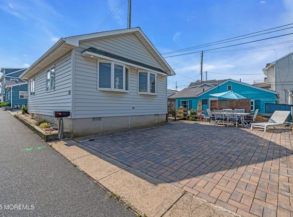 15 E Chadwick Way, Lavallette, NJ 08735