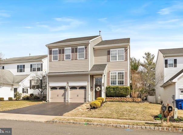 96 ARROWHEAD DRIVE, BURLINGTON, NJ 08016