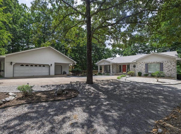 38 Sacedon Way, Hot Springs Village, AR 71909