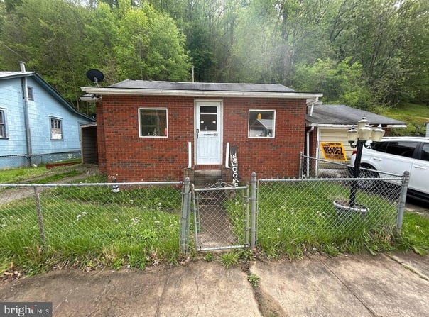 1423 COPPERAS FORK ROAD, HOLDEN, WV 25625