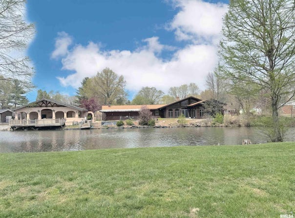 206 FOX CREEK Road, Flora, IL 62839