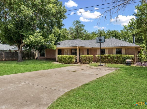 1405 Oak Park Lane, Salado, TX 76571