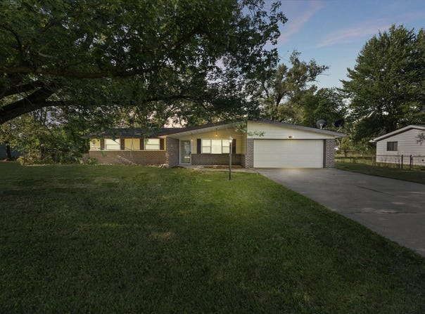 2716 Castle Drive, Fort Wayne, IN 46816-4043