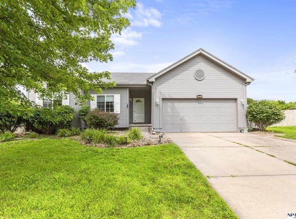 1503 Ridgeview Drive, Papillion, NE 68046