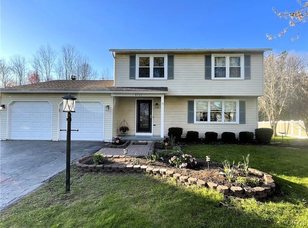 8135 Mccamidge Drive, Cicero, NY 13039