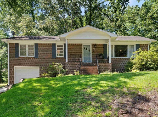 1 DOGWOOD CIRCLE, PELHAM, AL 35124