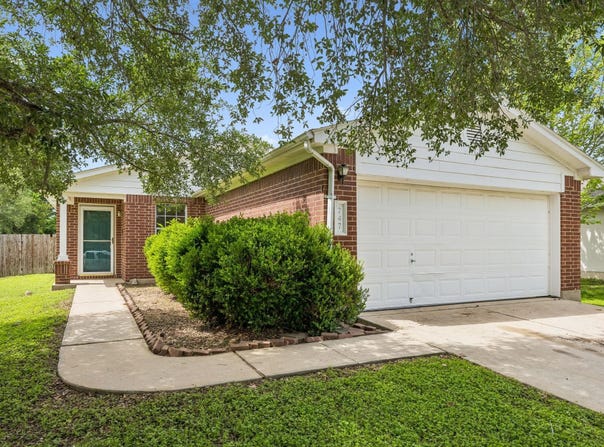 747 Blair Ave, Bastrop, TX 78602