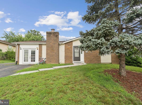805 N YORK ROAD, STERLING, VA 20164