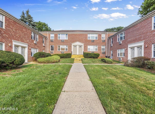 31 York Drive, Edison, NJ 08817