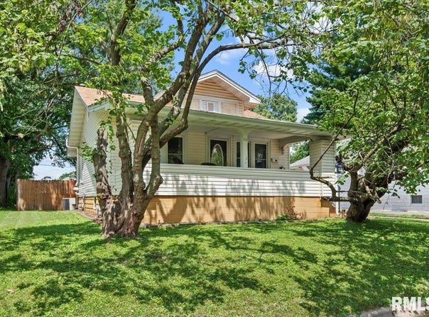 1113 Vandeveer Street, Taylorville, IL 62568