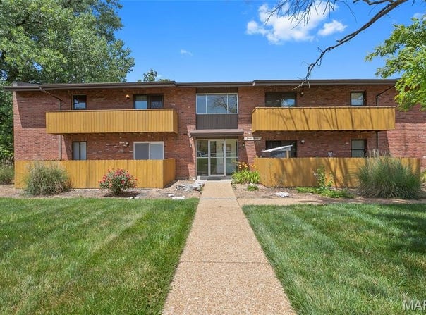 1190 Calley Drive, St Louis, MO 63125