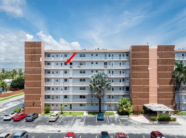 610 NE 12th Ave, Hallandale Beach, FL 33009