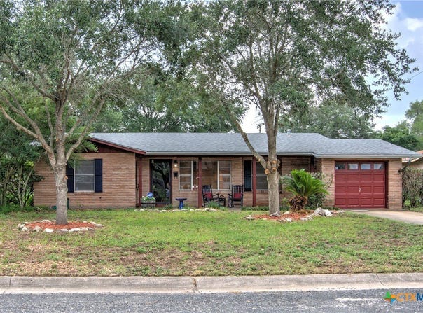 808 E Randall, Beeville, TX 78102