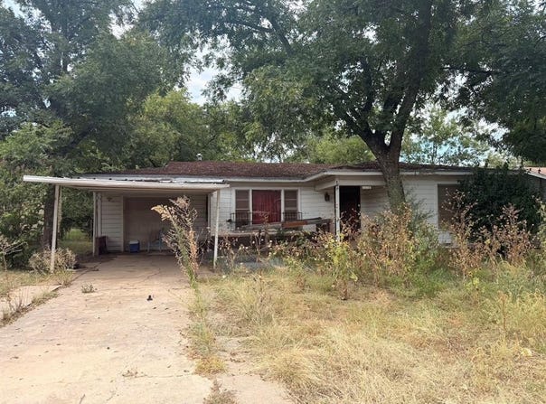 1114 W Mesquite, Coleman, TX 76834