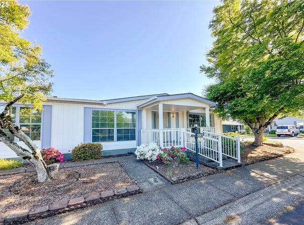 3700 BABCOCK LN, Eugene, OR 97401