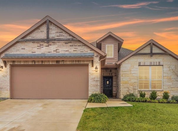 717 Woodcrest Drive, Ennis, TX 75119