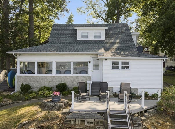 320 Lane 120 Hamilton Lk, Hamilton, IN 46742