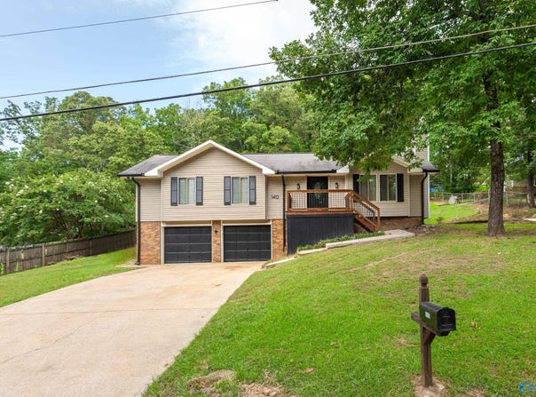 1412 High Oaks Drive, Anniston, AL 36206