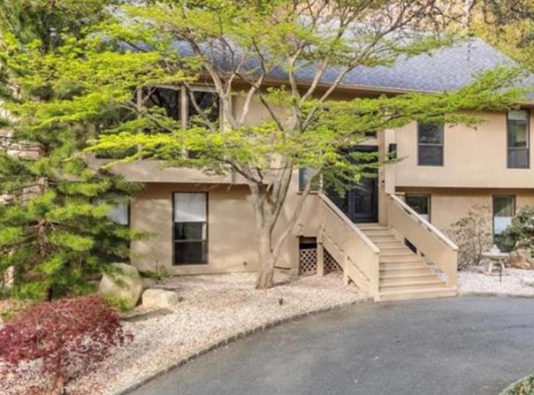 668 Park Avenue, Huntington, NY 11743