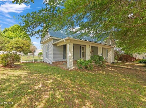 233 E Main Street, Bells, TN 38006