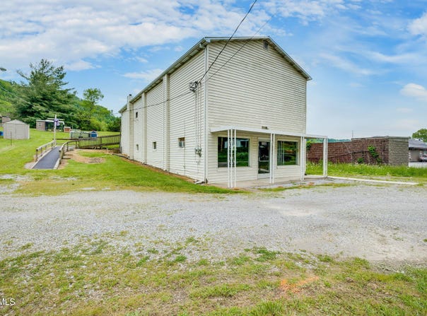 6051 Natural Tunnel Parkway, Duffield, VA 24244