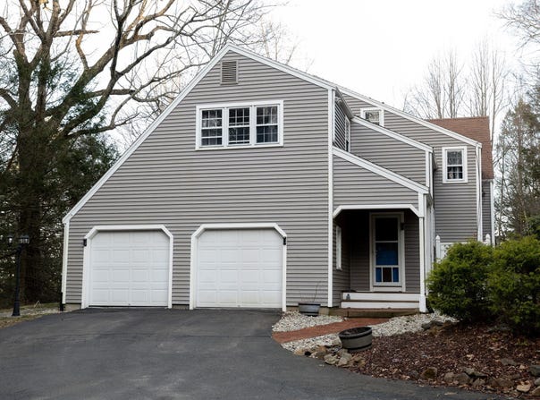 35 Shingle Mill Road, Simsbury, CT 06092