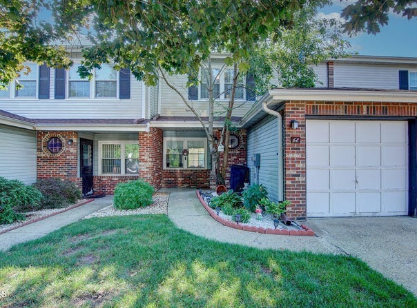 62 Jefferson Drive, Spotswood, NJ 08884