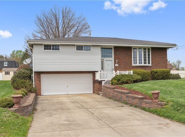 124 Wyndfield Dr, East Huntingdon, PA 15666