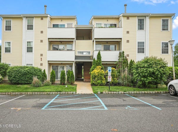 22 Basset Court, Tinton Falls, NJ 07753