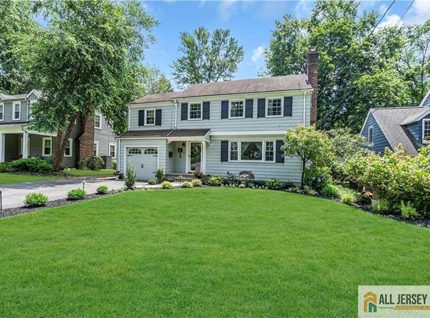 20 Oak Hills Road, Edison, NJ 08820