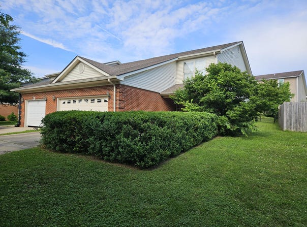 323 Williamsburg Lane, Georgetown, KY 40324