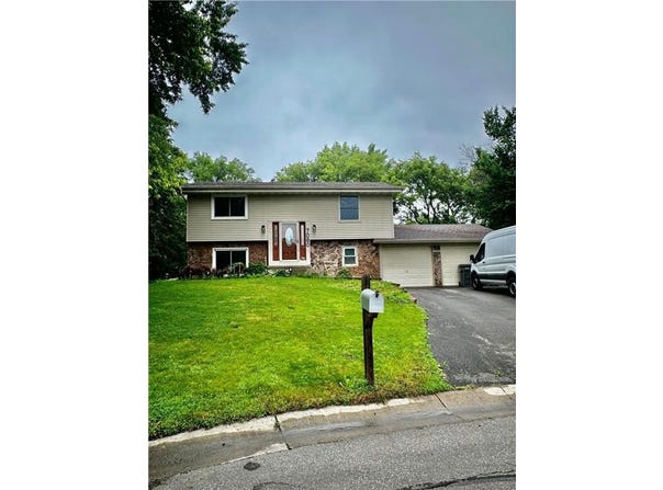 7080 Quail Circle, Eden Prairie, MN 55346