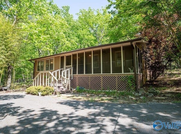 93 County Road 600, Mentone, AL 35984