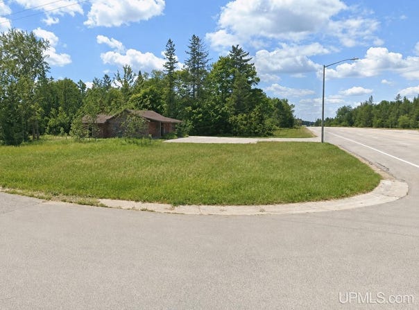6128 N Arbor Avenue, Naubinway, MI 49762