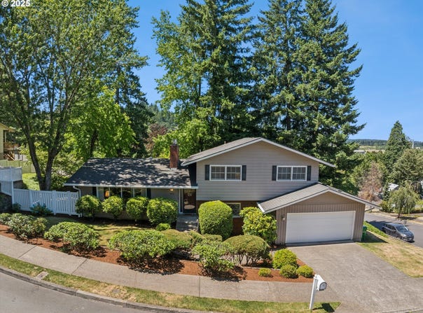 855 NW MAWRCREST DR, Gresham, OR 97030