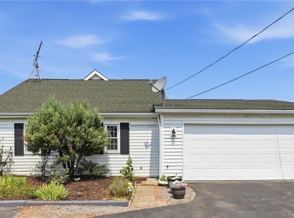 5537 W Lake Road, Burt, NY 14028