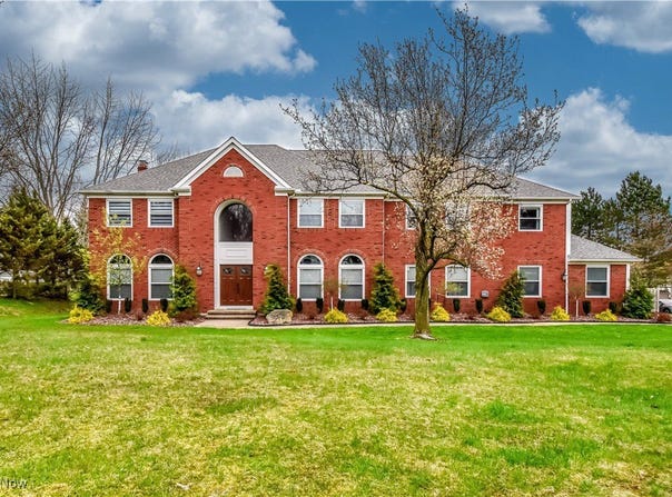 489 Leverett Lane, Highland Heights, OH 44143