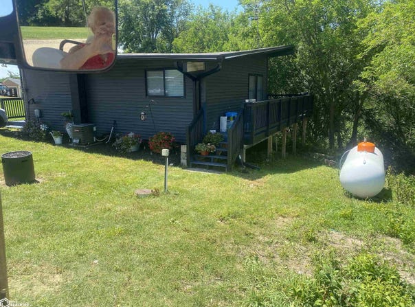 1308 Holiday Lane, Brooklyn, IA 52211