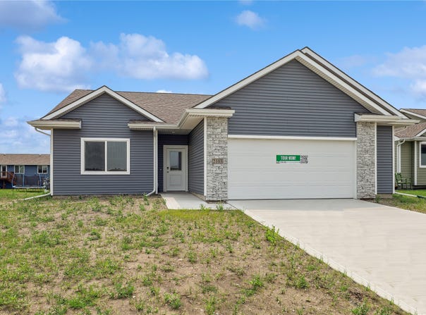 2103 White Oak Lane, Granger, IA 50109