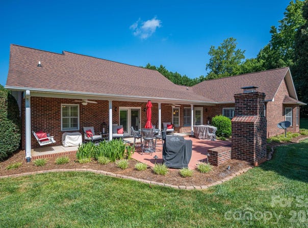 2928 Palmer Drive NE, Conover, NC 28613