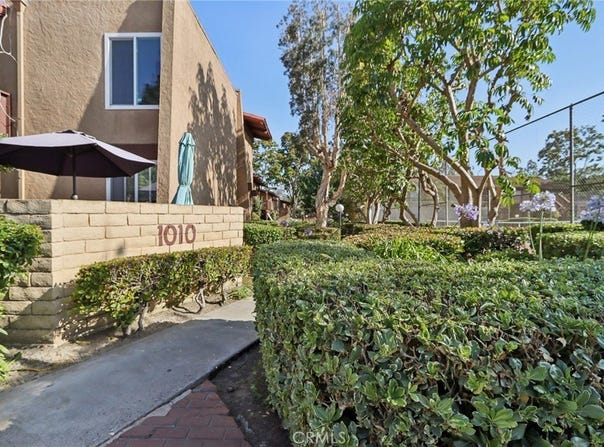 1010 W Macarthur Boulevard, Santa Ana, CA 92707