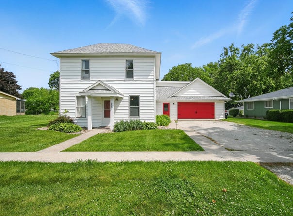 455 NW 2nd Street, Earlham, IA 50072