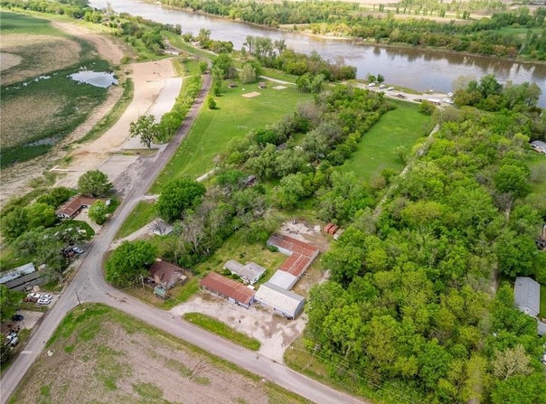 2803 SW Lower Lake Road, St Joseph, MO 64504