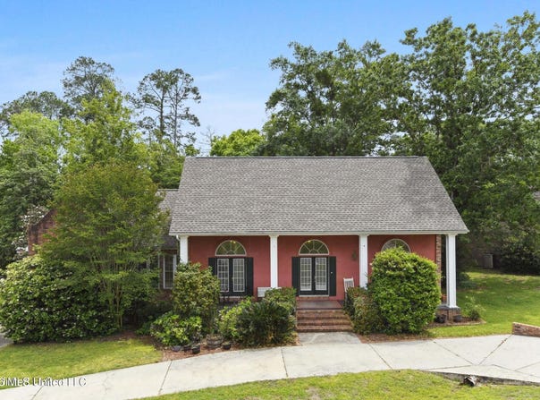 6649 Ahekolo Circle, Diamondhead, MS 39525