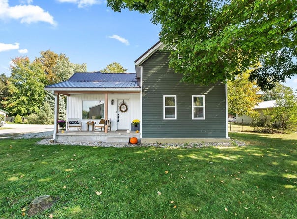 301 S Oak Street, Mentone, IN 46539
