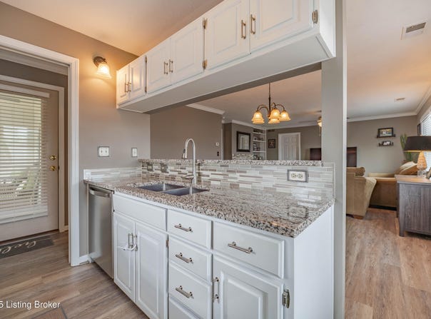 414 Rosewood Ct, Louisville, KY 40223