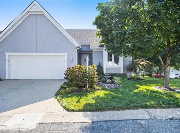 11024 W 98th Street, Overland Park, KS 66214